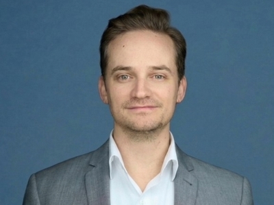 Corey Ross_BlueGrayBG_Final_c